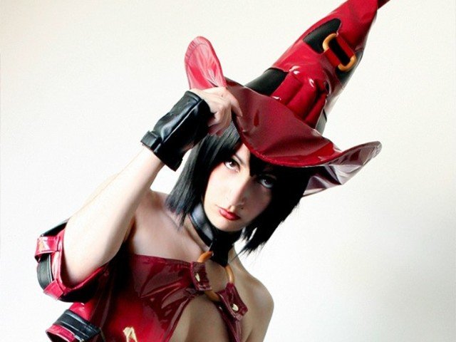 Cosplay de I-No, la tentación roja de Guilty Gears 3