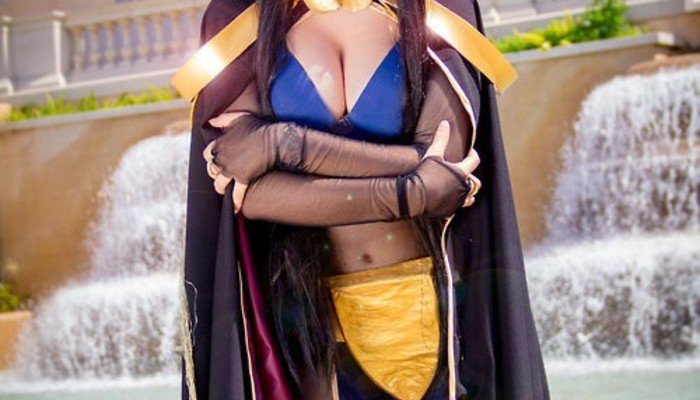 Cosplay mix de Tharja de Fire Emblem