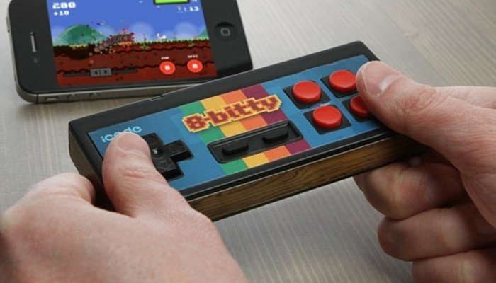 Juega a iPhone con un mando de los de antes con 8-Bitty