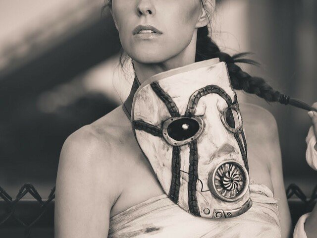 Un bandido psicópata muy sexy interpretado por Meg Turney 8